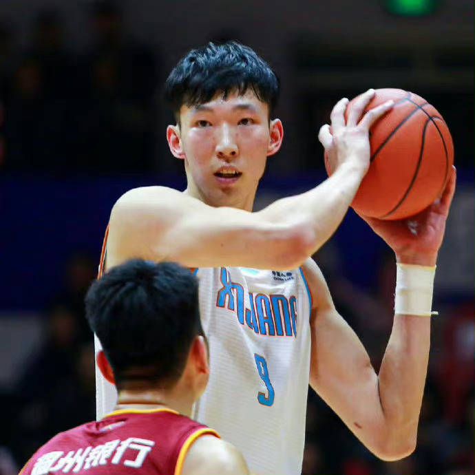 在欧冠中，他们成功挑战了老牌豪门拜仁、皇马直到击败国米捧杯，实现了历史性突破。